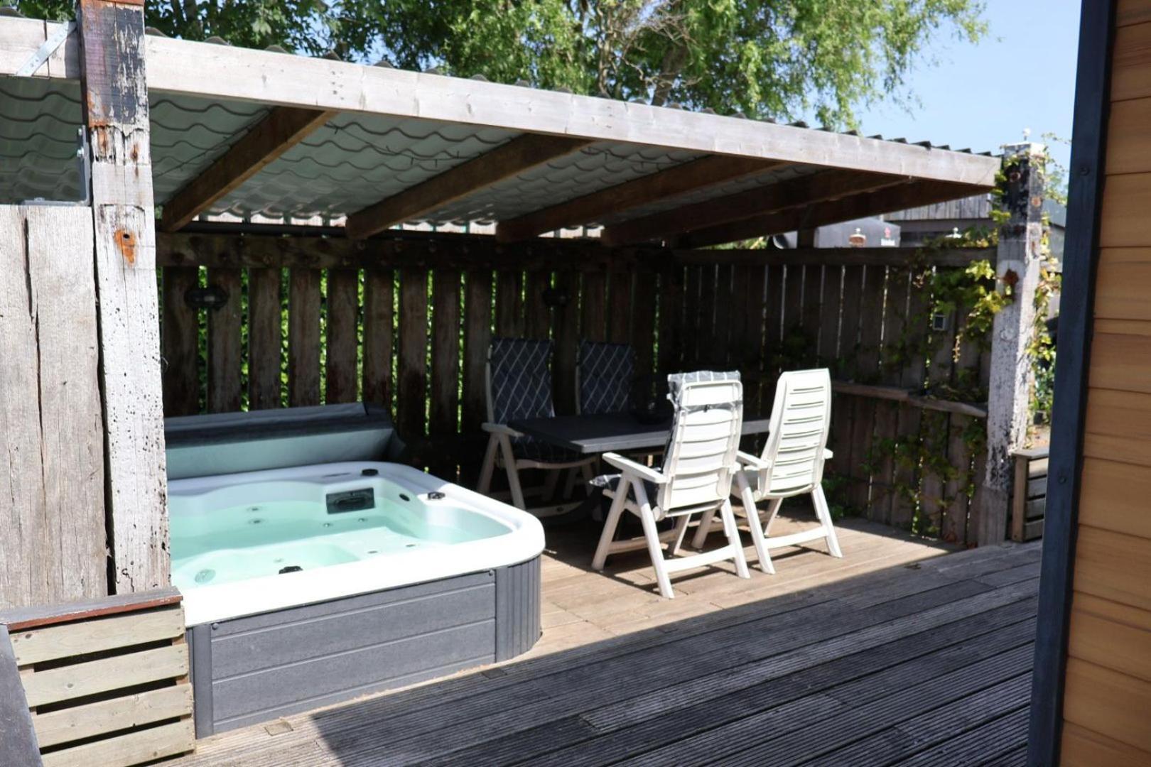 30 Met Jacuzzi Sint-Annaland